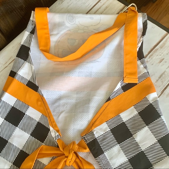 Peanuts Snoopy in Jack O’Lantern Pumpkin Halloween Apron - Picture 10 of 13